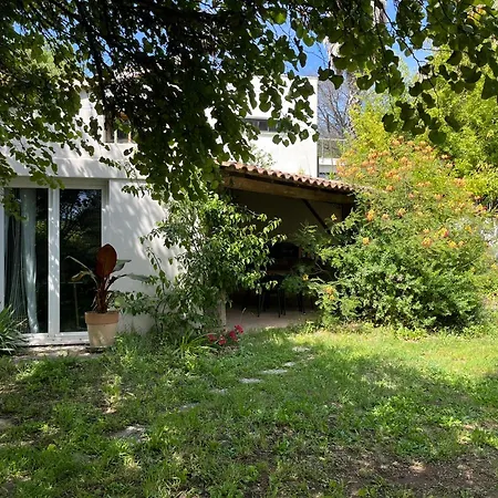 Charmante Petite Maison Avec Terrasse Et Jardin, Proche Tram