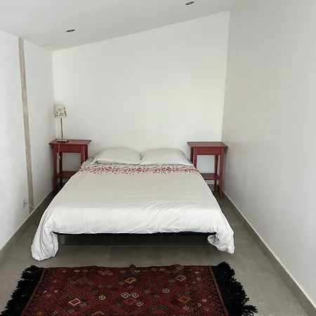 Chalet Charmante Petite Maison Avec Terrasse Et Jardin, Proche Tram *