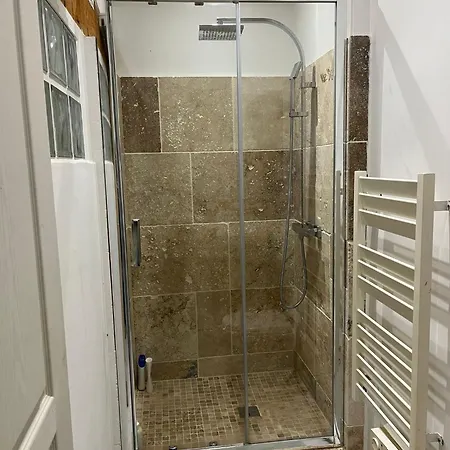 Charmante Petite Maison Avec Terrasse Et Jardin, Proche Tram