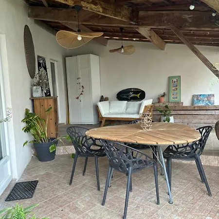 Chalet Charmante Petite Maison Avec Terrasse Et Jardin, Proche Tram