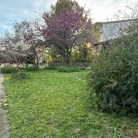 Charmante Petite Maison Avec Terrasse Et Jardin, Proche Tram