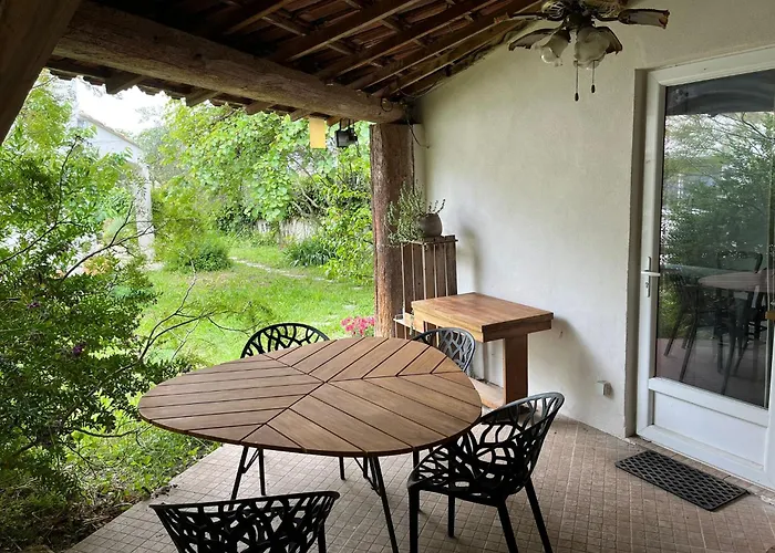 Charmante Petite Maison Avec Terrasse Et Jardin, Proche Tram Chalet