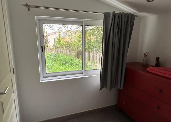 Charmante Petite Maison Avec Terrasse Et Jardin, Proche Tram *