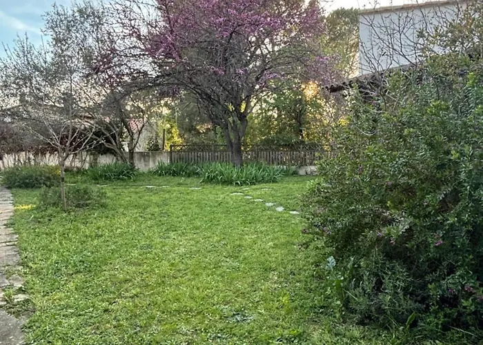 Charmante Petite Maison Avec Terrasse Et Jardin, Proche Tram
