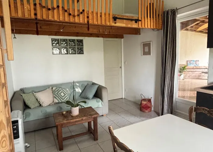 Chalet Charmante Petite Maison Avec Terrasse Et Jardin, Proche Tram *