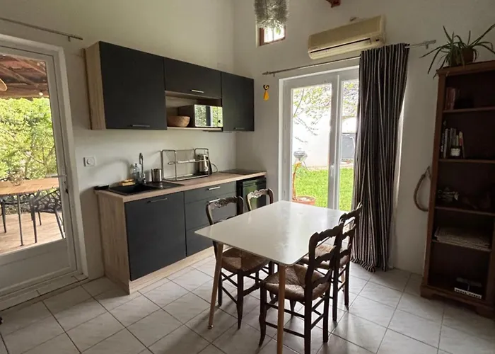 Charmante Petite Maison Avec Terrasse Et Jardin, Proche Tram *